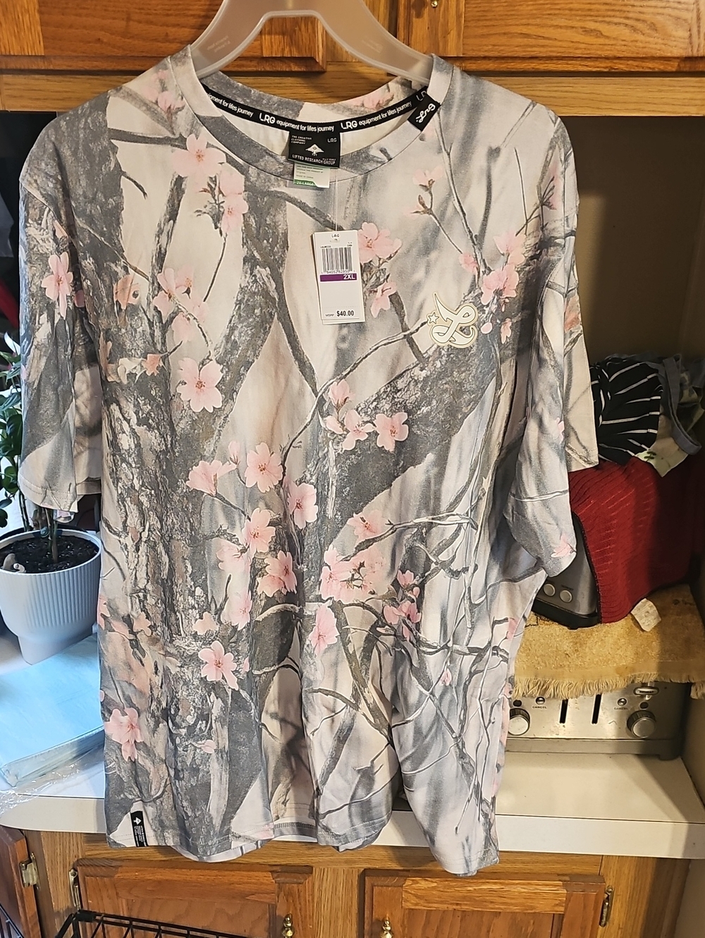 Mens/ Woman LRG 2XL T Shirt